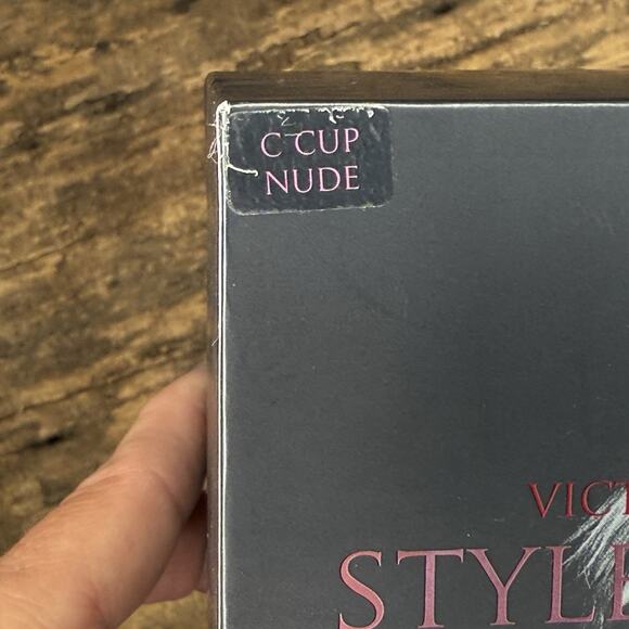 Victoria’s Secret Style Secrets Plunge Adhesive Nude Underwire Bra Size C - Picture 2 of 7